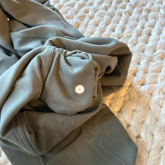 Sage lululemon align 25” leggings size 8 - Picture 3 of 3